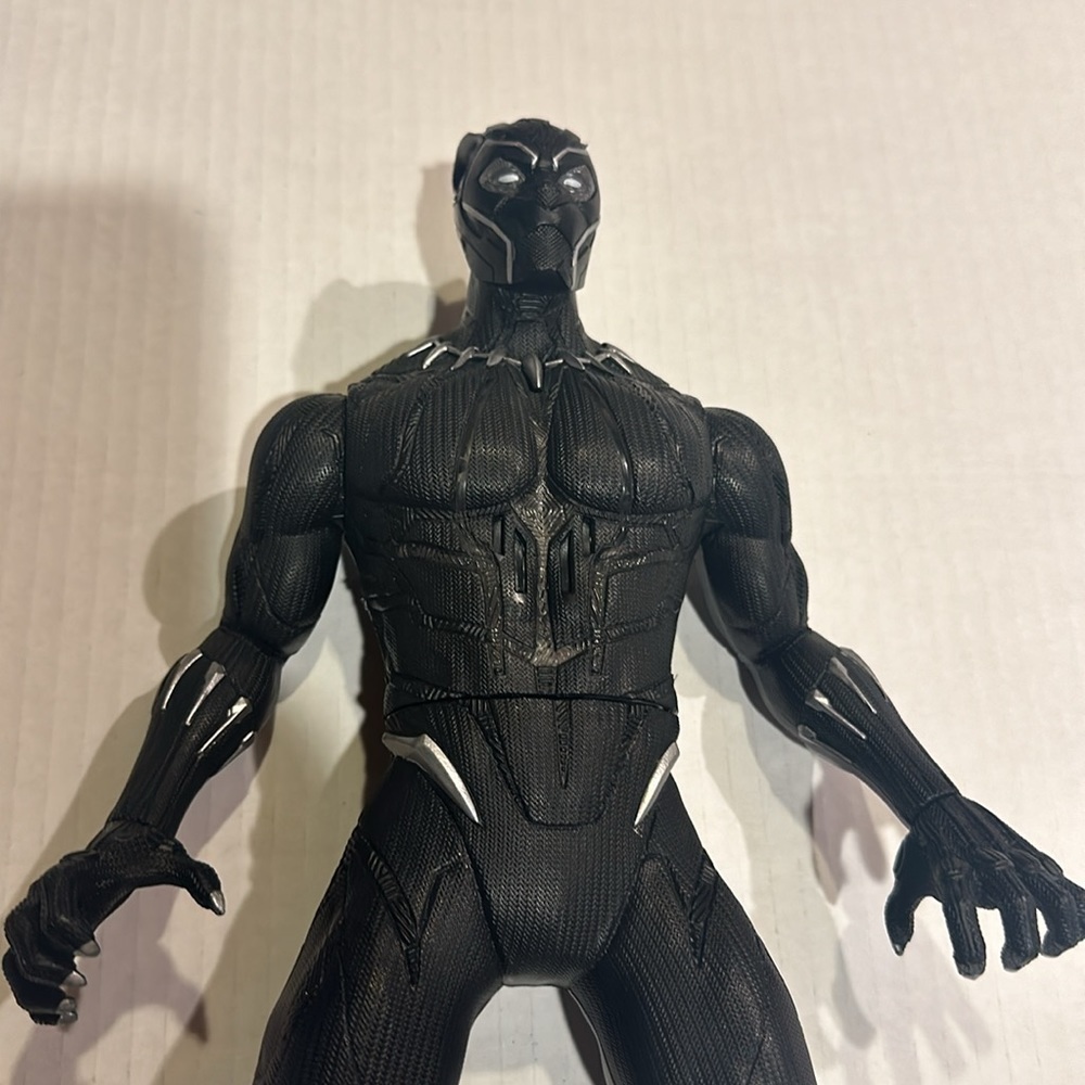 Black panther black silver figurine that makes a noise when you twist the waist - Picture 5 of 6